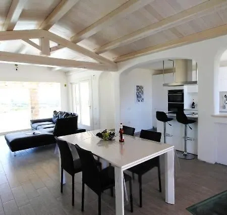 Con Piscina Villa Calasetta